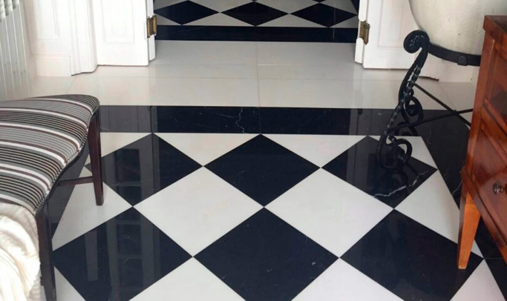 suelo mármol negro marquina- hogar con elegancia
